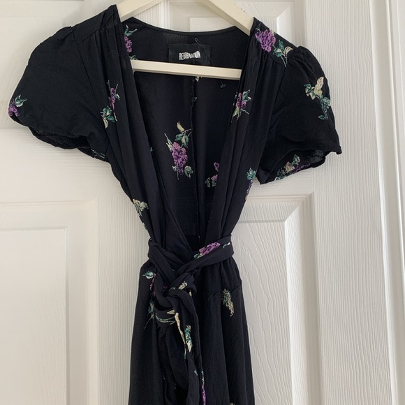 Reformation Dresses & Skirts - Reformation wrap around midi dress